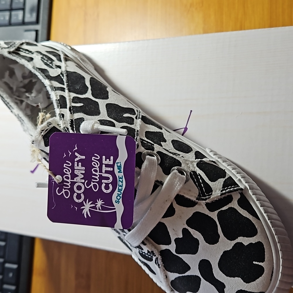NWT, Blowfish Malibu sneakers